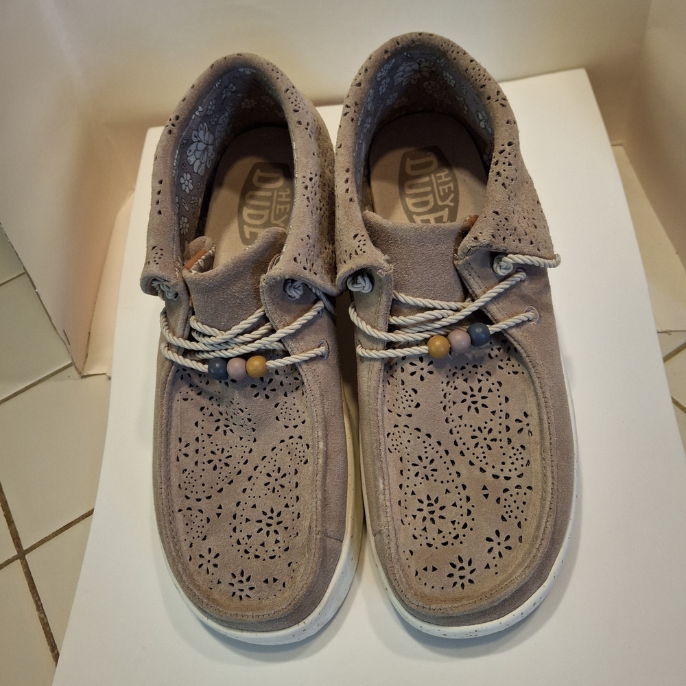 Hey Dude Women's Beige Moccasins Boots with Beads - Picture 11 of 13